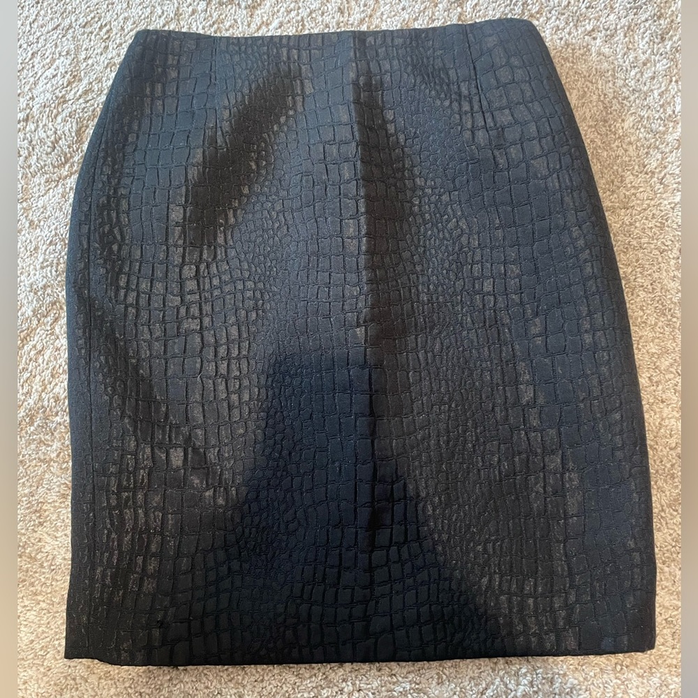 Tahari black pencil skirt, Size 2.